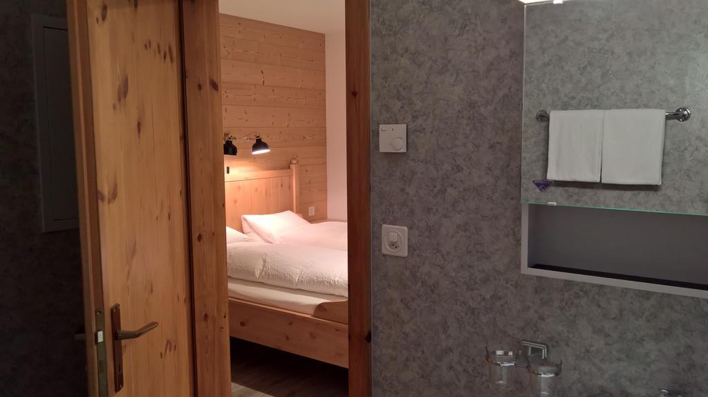 B&B Chasa Arfusch 아르데츠 외부 사진