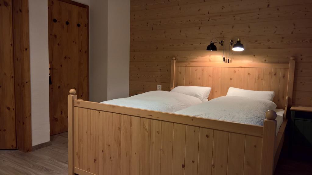 B&B Chasa Arfusch 아르데츠 외부 사진